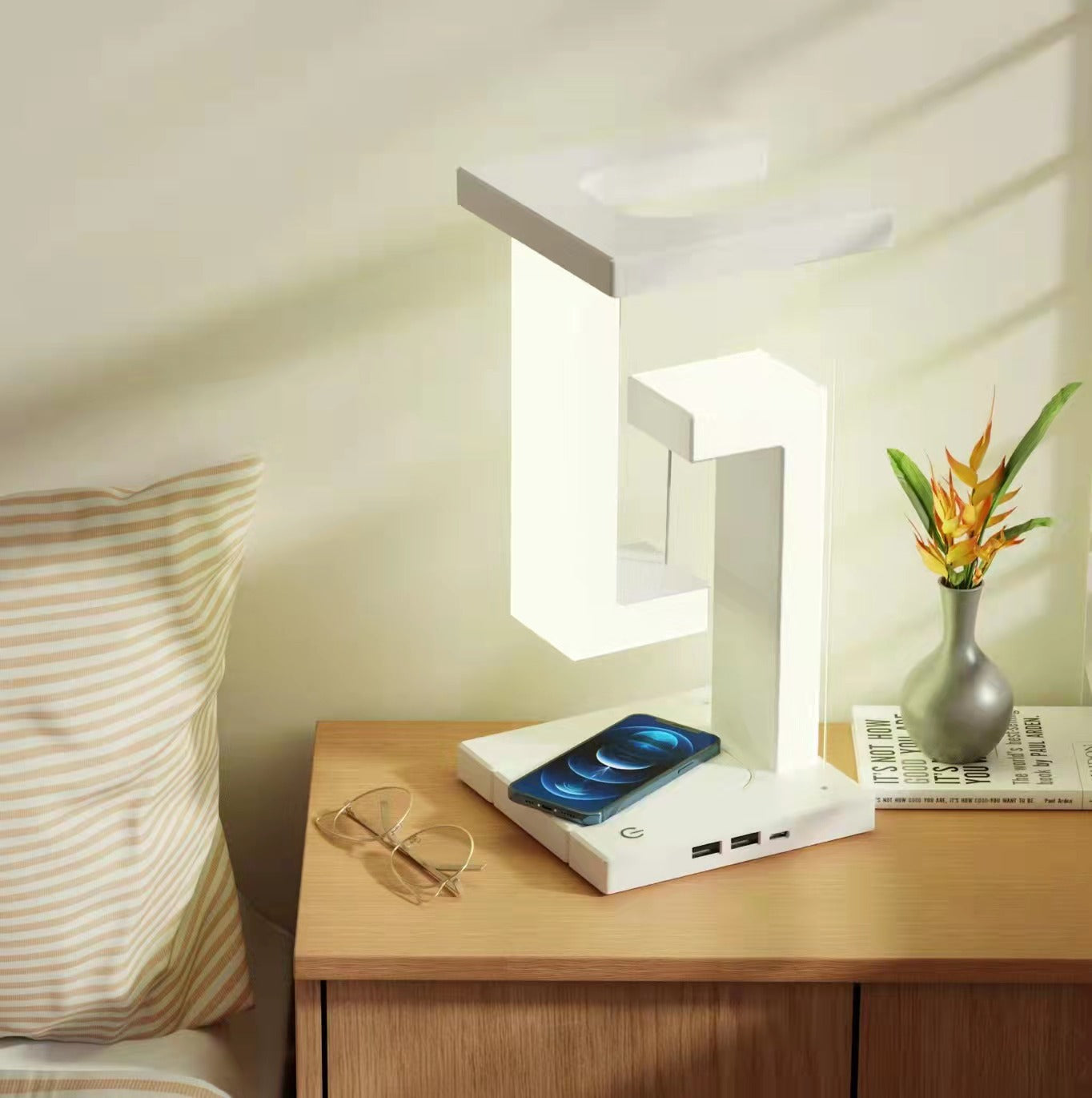 Floating Wireless Charging Table Lamp – Magnetic Suspension LED Desk Light