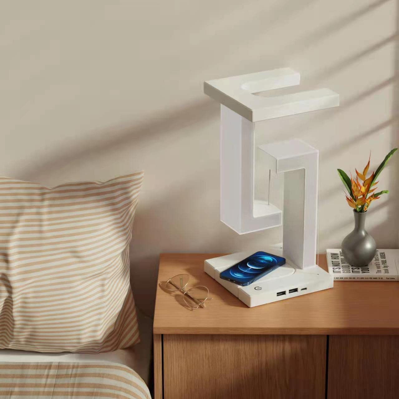Floating Wireless Charging Table Lamp – Magnetic Suspension LED Desk Light